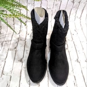 NWOT Cushion Walk Booties by Avon